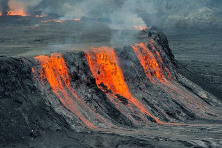 Жерло вулкана Nyiragongo в Африке [11 фото]
